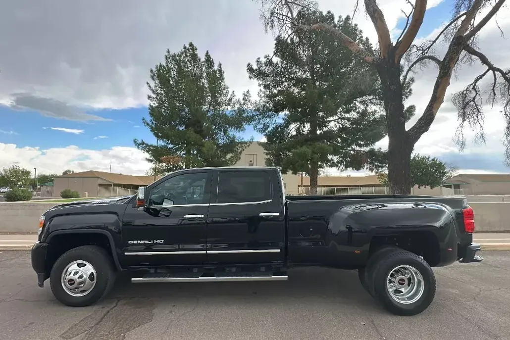 2017 Gmc Sierra 3500 HD Denali photo 1