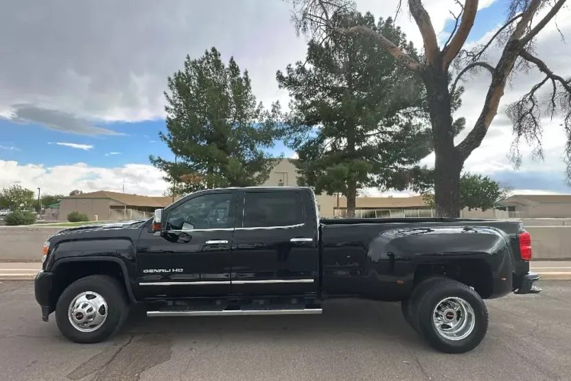 2017 Gmc Sierra 3500 HD Denali photo 1