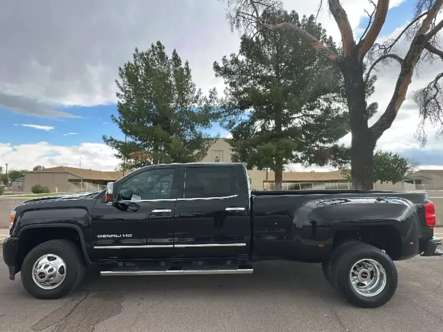 2017 Gmc Sierra 3500 HD Denali photo 1