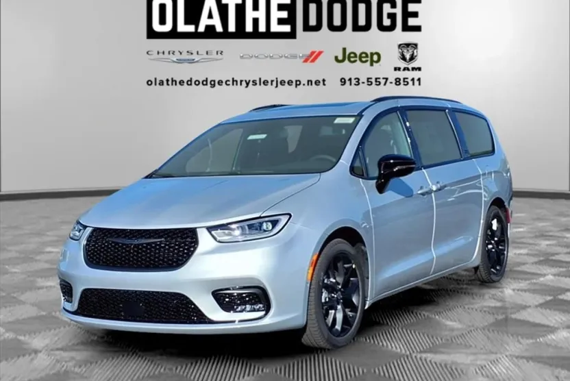 2026 Chrysler Pacifica Limited photo 1
