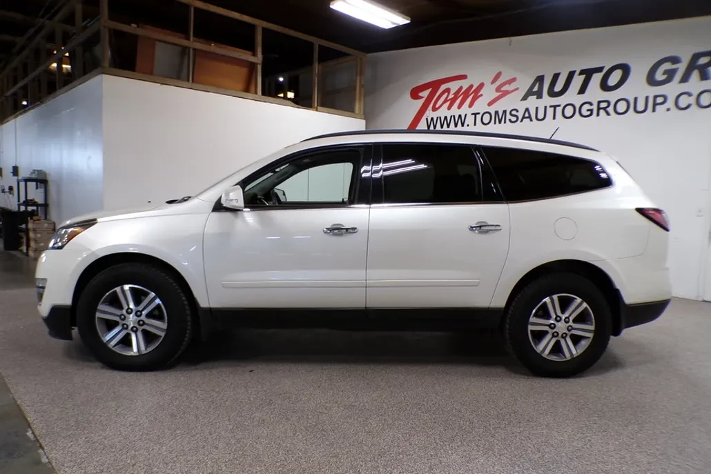 2015 Chevrolet Traverse 2LT photo 1