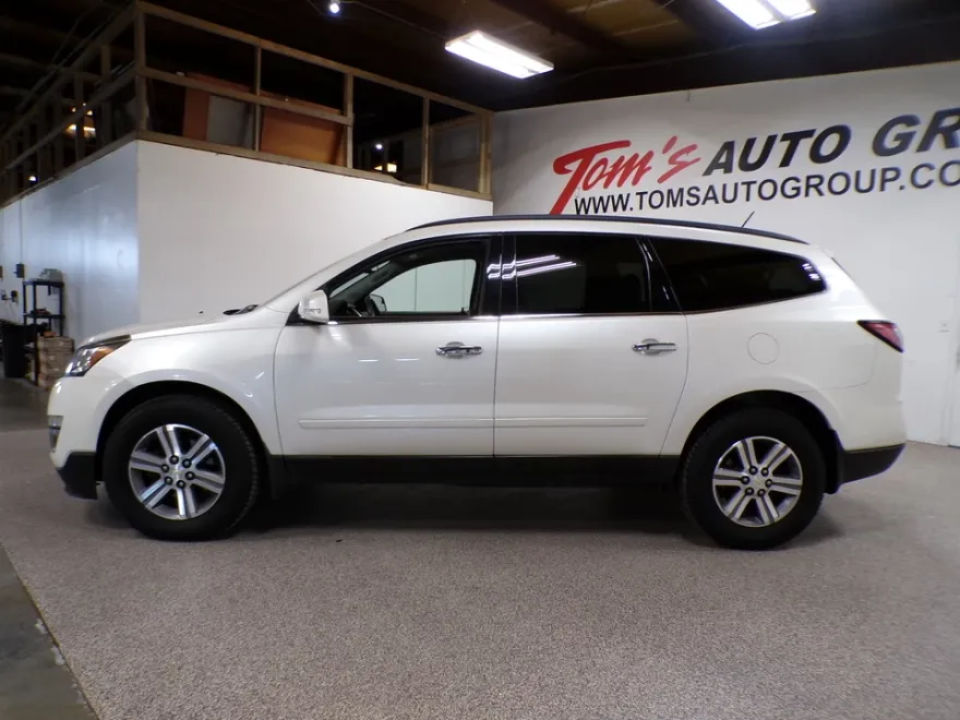 2015 Chevrolet Traverse 2LT photo 1