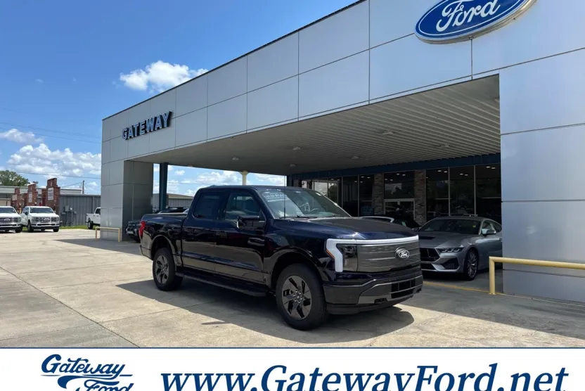2025 Ford F-150 Lightning Lariat photo 1