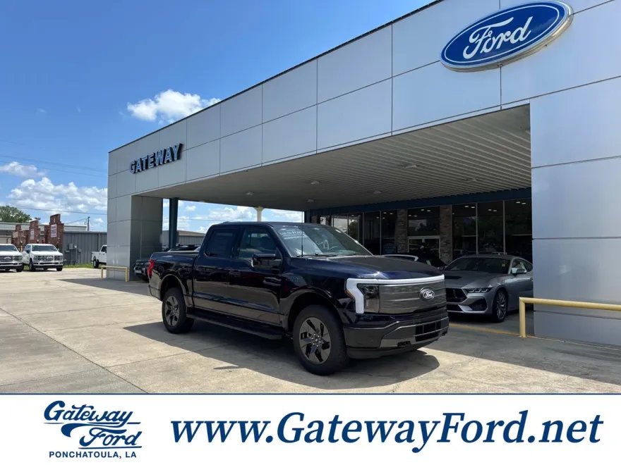 2025 Ford F-150 Lightning Lariat photo 1