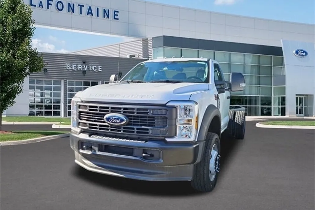 2024 Ford F-600 photo 1