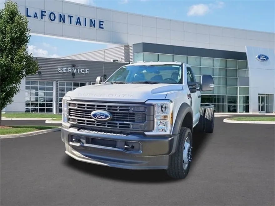 2024 Ford F-600 photo 1
