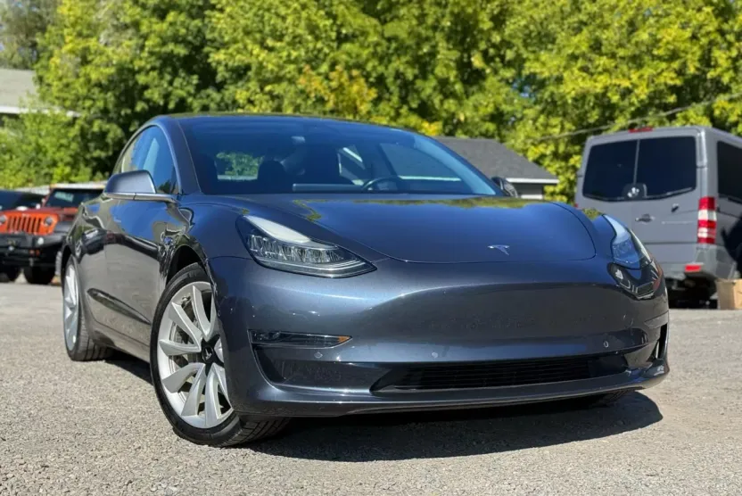 2018 Tesla Model 3 Long Range photo 1