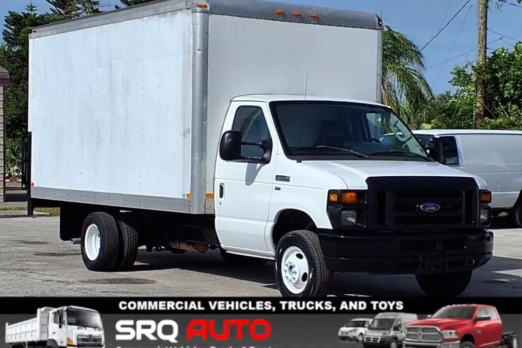 2012 Ford E-450 Cutaway photo 1