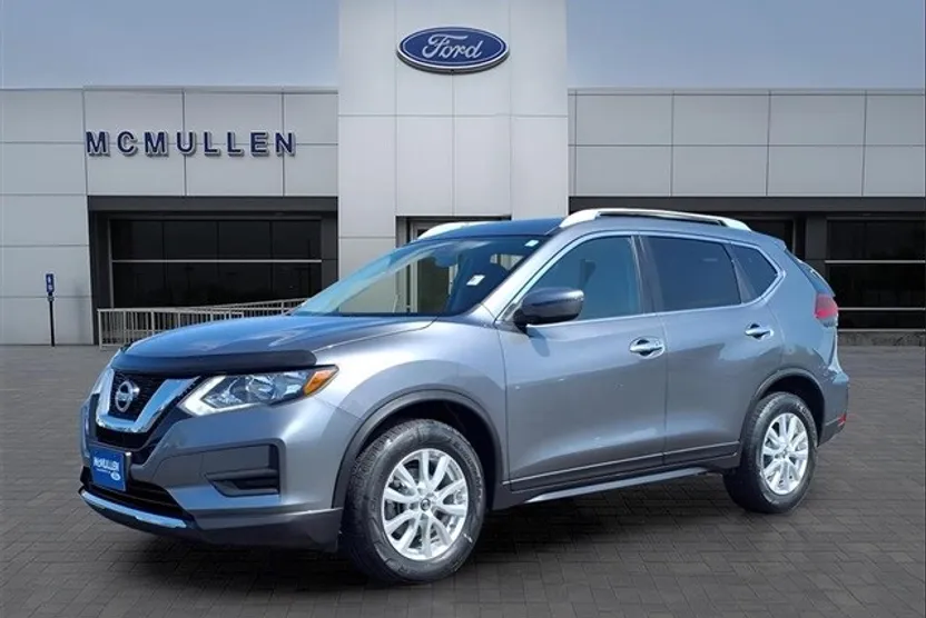 2017 Nissan Rogue SV photo 1