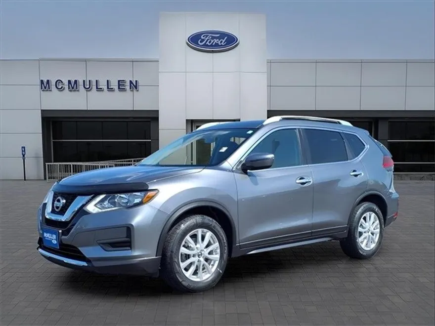 2017 Nissan Rogue SV photo 1