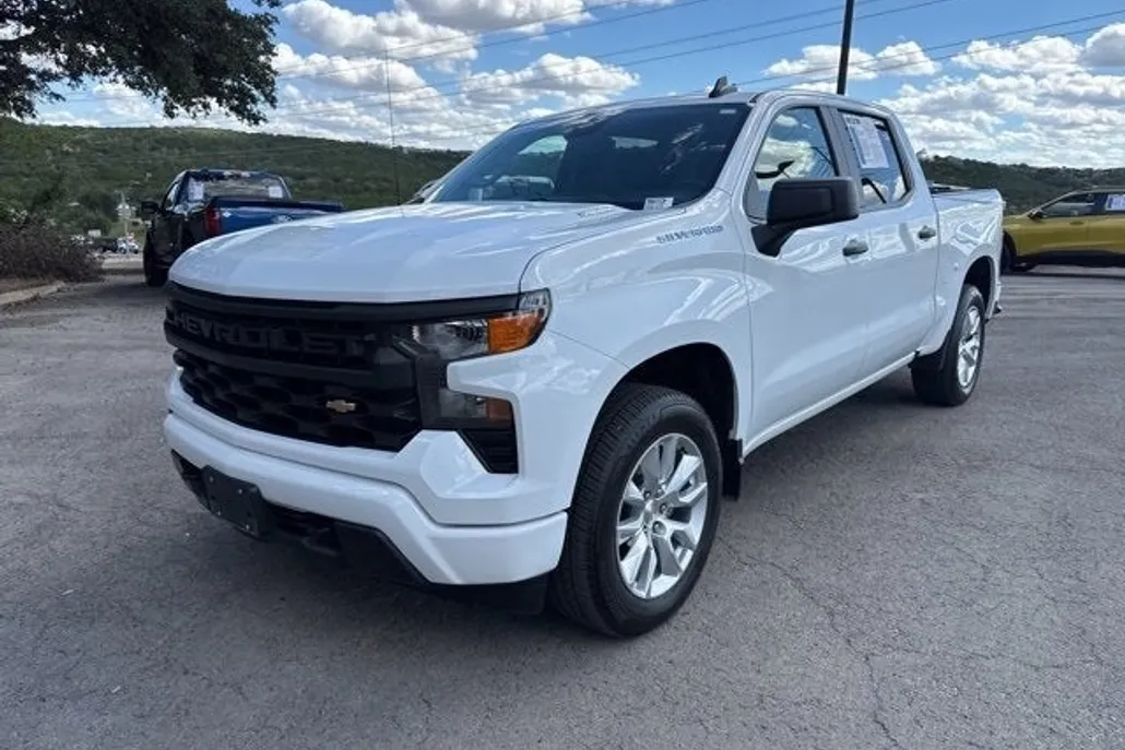 2025 Chevrolet Silverado 1500 Custom photo 1