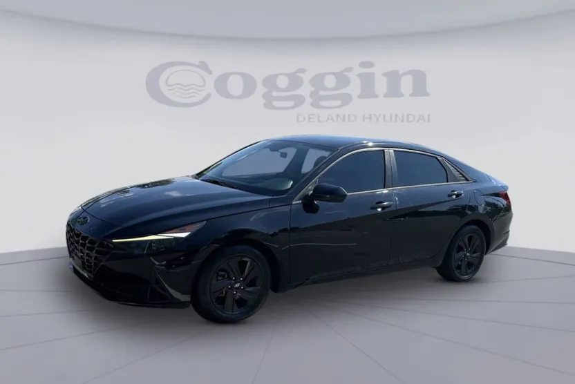 2022 Hyundai Elantra SEL Convenience photo 1