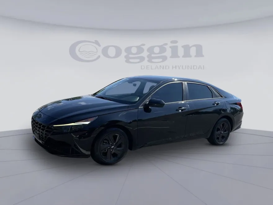 2022 Hyundai Elantra SEL Convenience photo 1