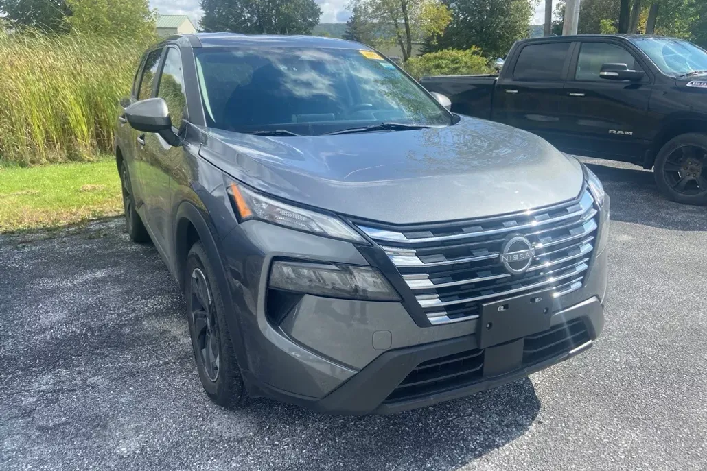 2024 Nissan Rogue SV photo 1