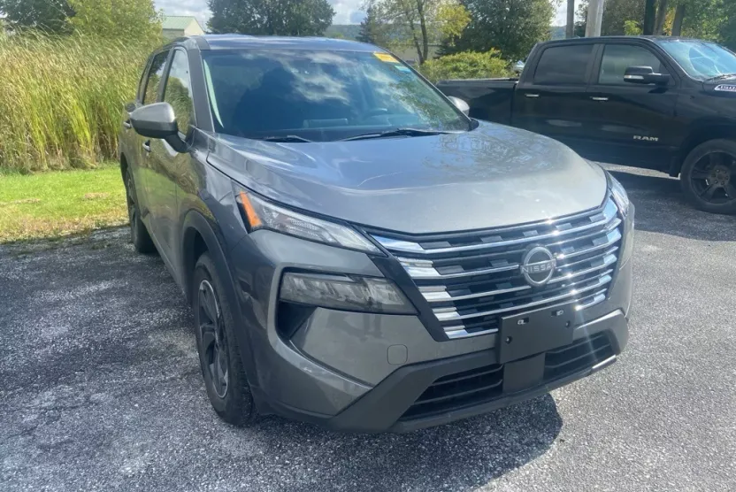 2024 Nissan Rogue SV photo 1