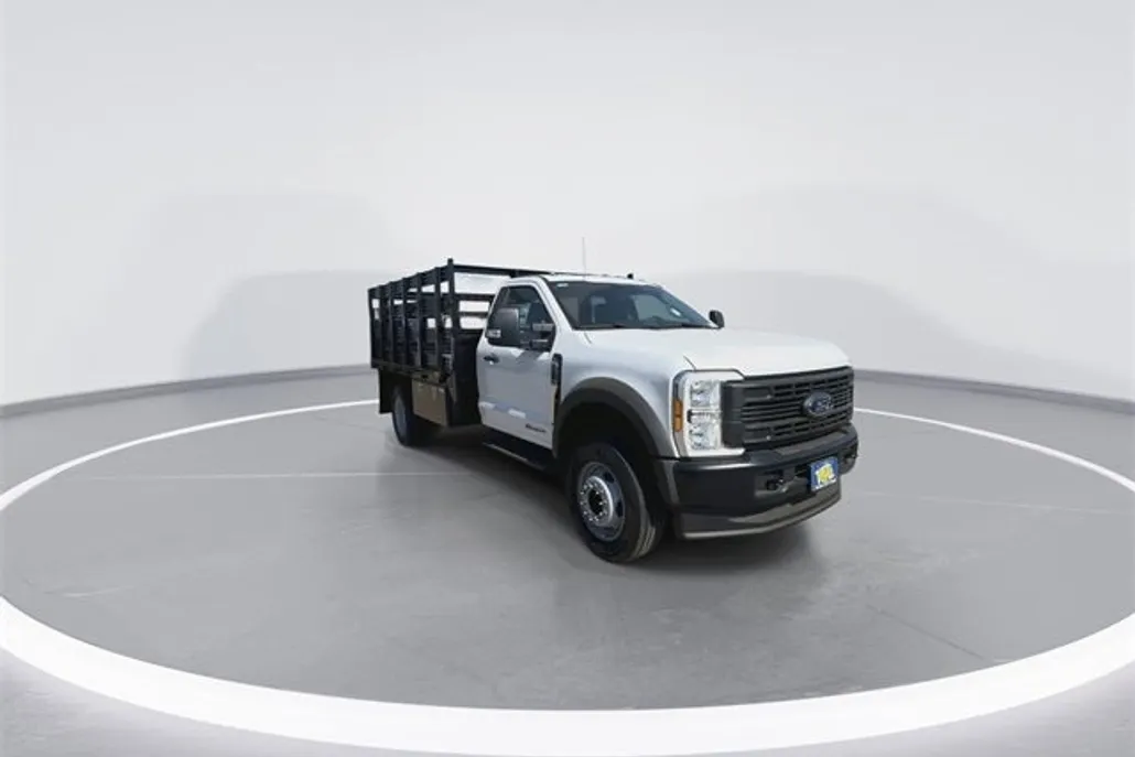2024 Ford F-600 photo 1