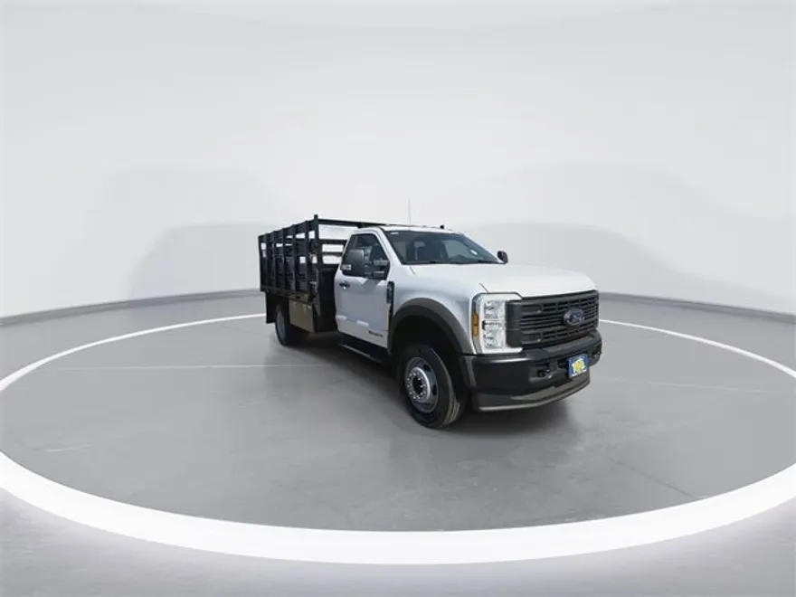 2024 Ford F-600 photo 1