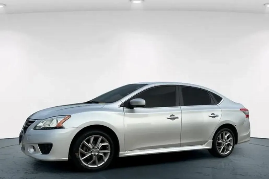 2013 Nissan Sentra SR photo 1