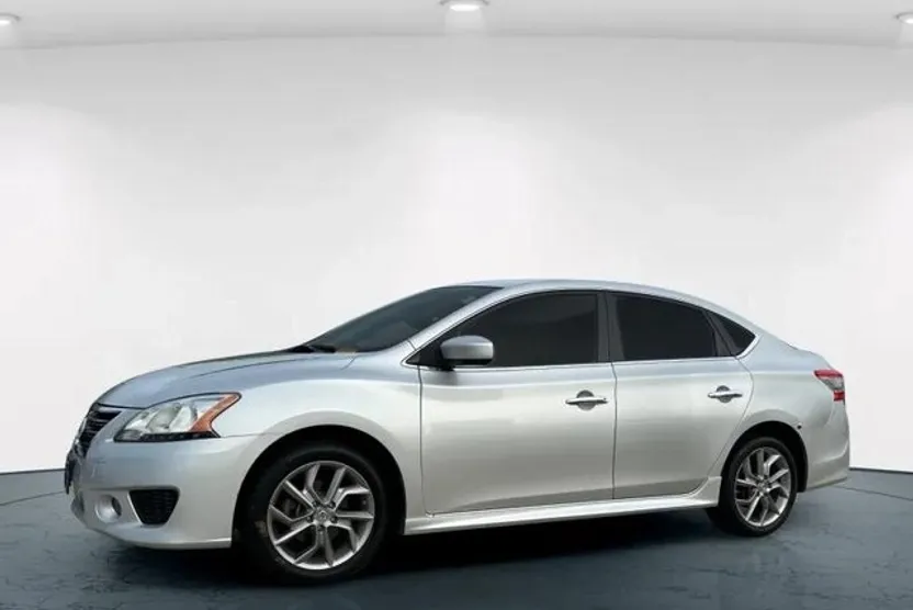 2013 Nissan Sentra SR photo 1