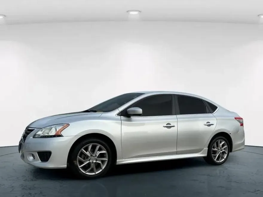 2013 Nissan Sentra SR photo 1