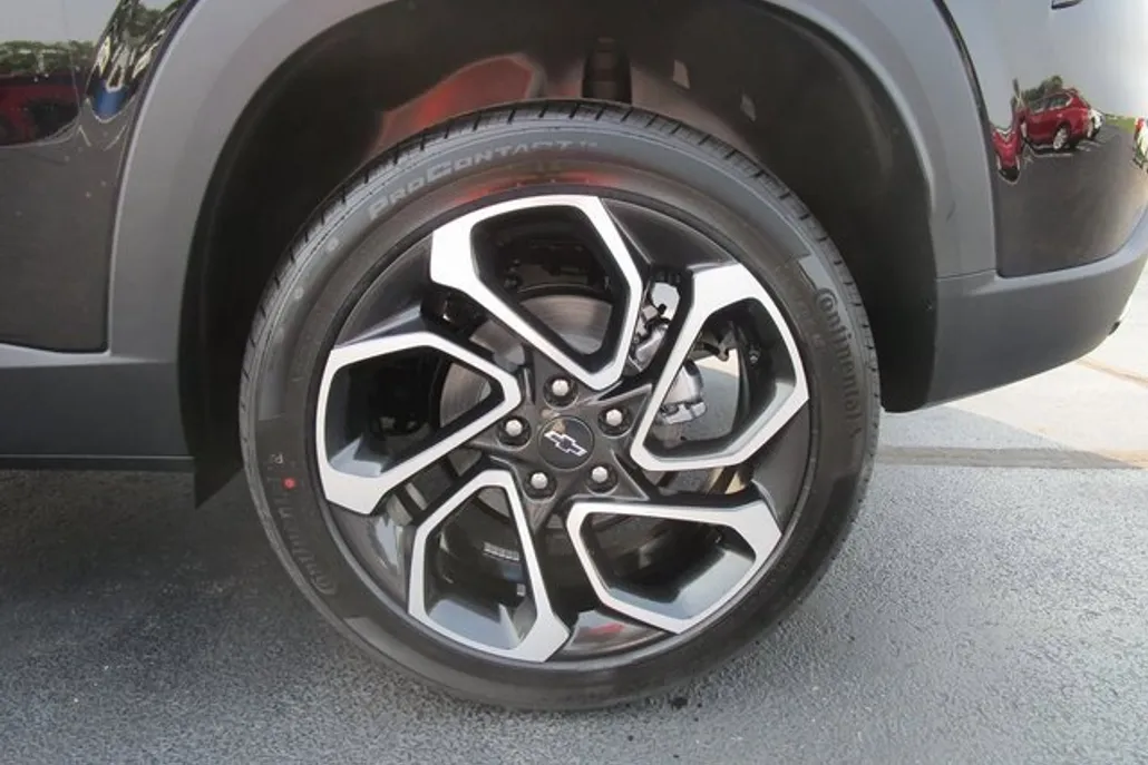2025 Chevrolet Trax photo 1
