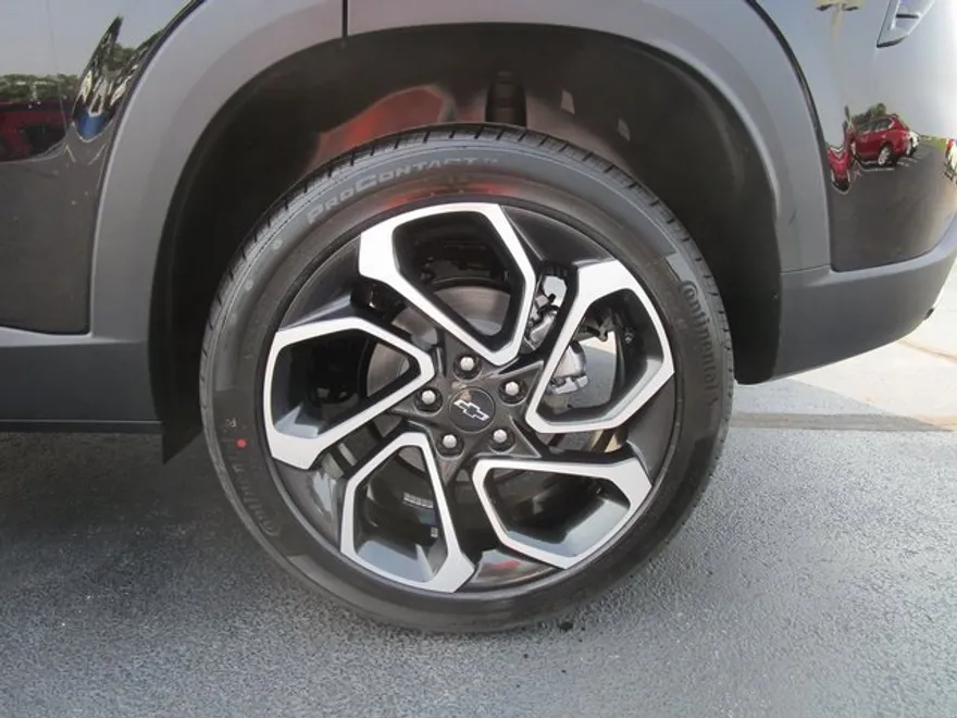 2025 Chevrolet Trax photo 1
