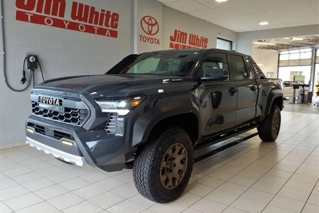 2025 Toyota Tacoma Trailhunter photo 1