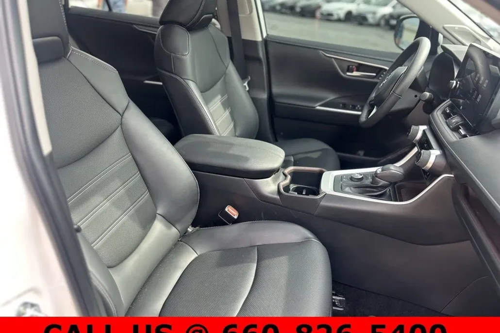 2023 Toyota RAV4 Limited photo 1