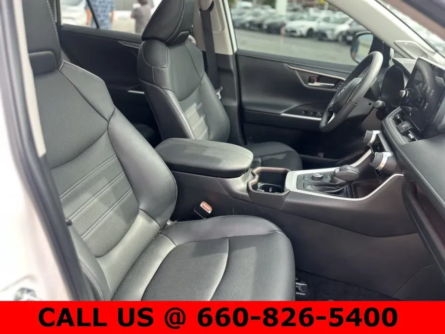 2023 Toyota RAV4 Limited photo 1