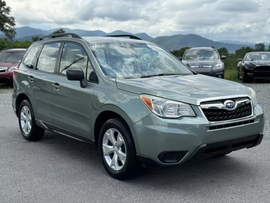 2015 Subaru Forester 2.5i photo 1