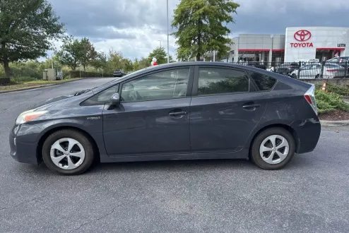 2013 Toyota Prius Four photo 2