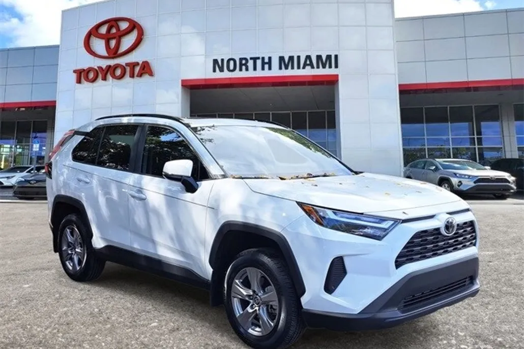 2025 Toyota RAV4 XLE photo 1