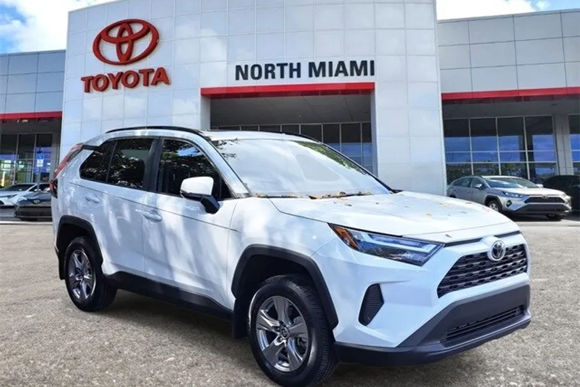 2025 Toyota RAV4 XLE photo 1