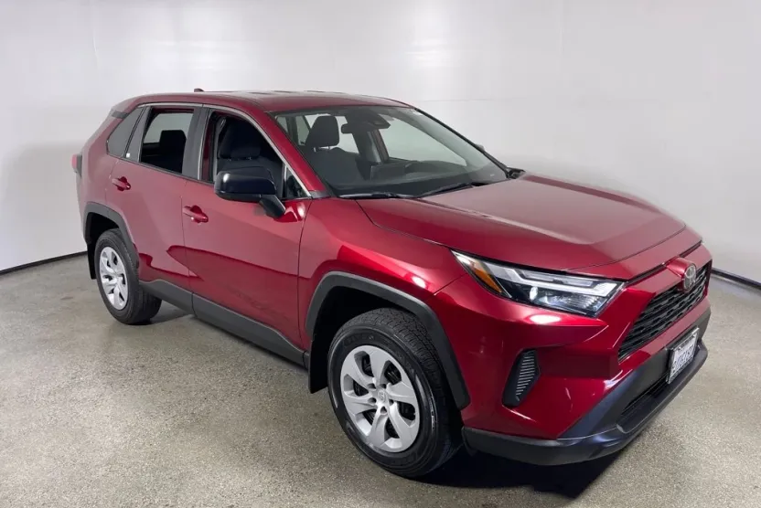 2024 Toyota RAV4 LE photo 1
