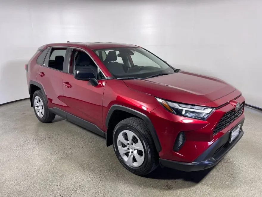 2024 Toyota RAV4 LE photo 1