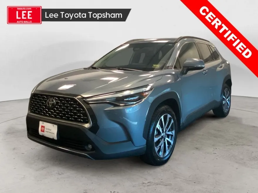 2024 Toyota Corolla Cross XLE photo 1