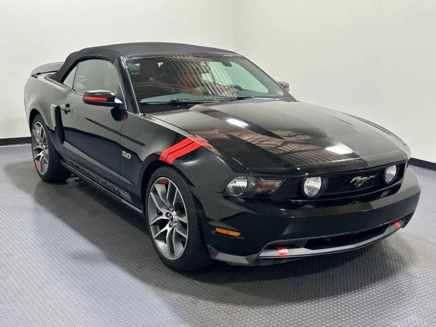 2012 Ford Mustang GT Convertible photo 1