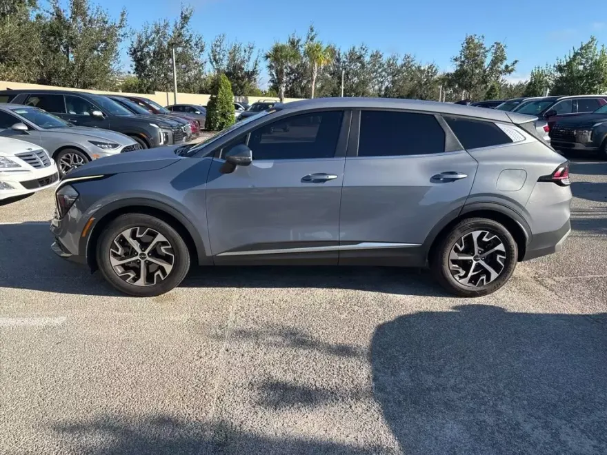 2023 Kia Sportage EX photo 2