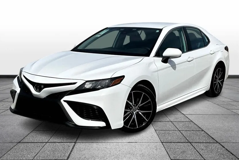 2024 Toyota Camry SE photo 1