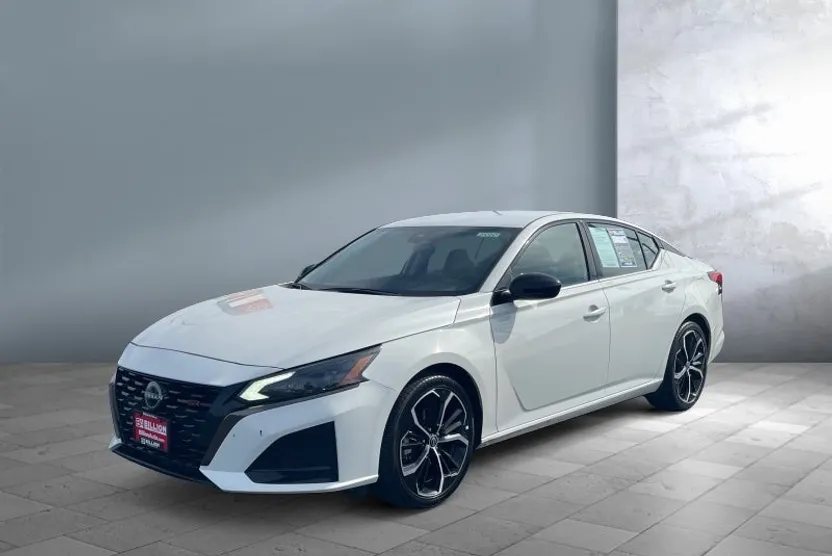 2023 Nissan Altima 2.5 SR photo 1