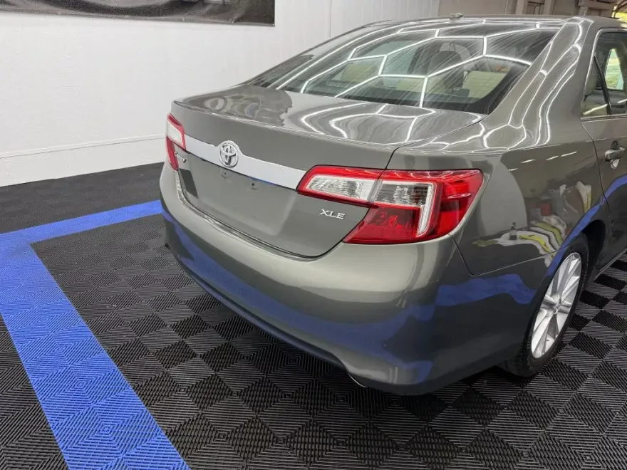 2013 Toyota Camry XLE photo 1