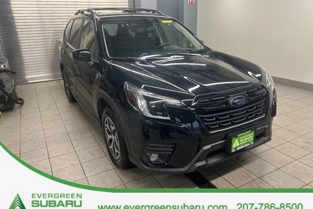 2023 Subaru Forester Premium photo 1