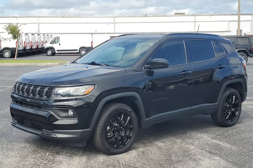 2023 Jeep Compass Altitude photo 1