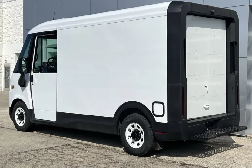 2025 Chevrolet BrightDrop 400 photo 1