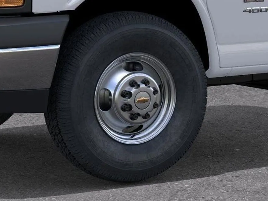 2025 Chevrolet Express Cutaway 3500 Van photo 1