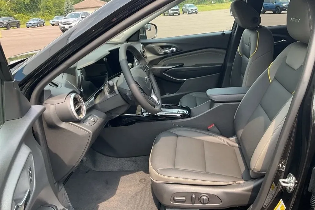 2025 Chevrolet Trax ACTIV photo 1