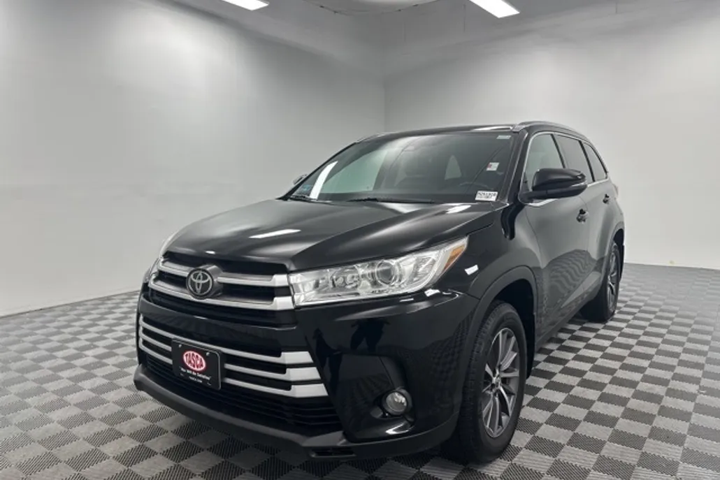 2019 Toyota Highlander XLE photo 1
