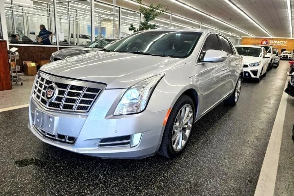 2013 Cadillac XTS Luxury photo 1