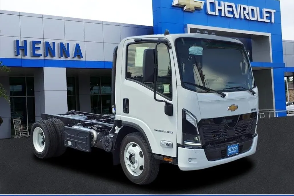 2025 Chevrolet Silverado photo 1