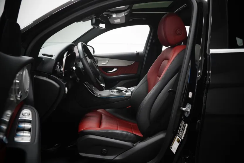 2019 Mercedes Benz GLC 300 4MATIC Coupe photo 1